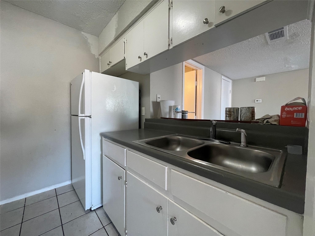 2619 Ektom Dr - Photo 3
