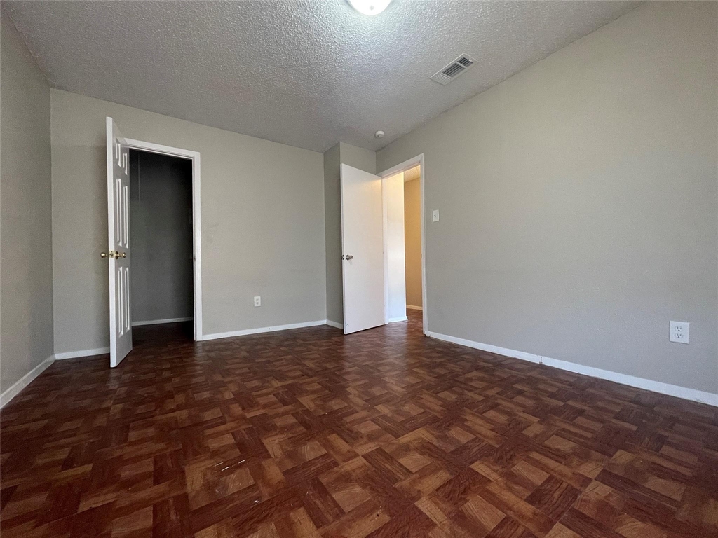 2619 Ektom Dr - Photo 5