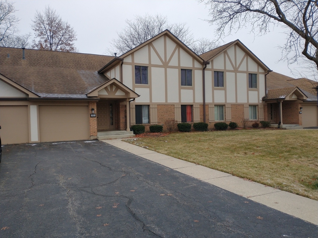 905 Surrey Drive - Photo 0