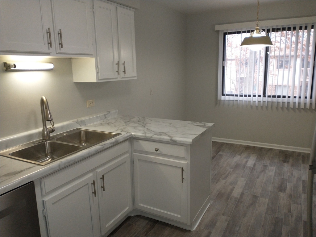905 Surrey Drive - Photo 1