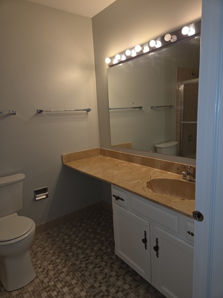 905 Surrey Drive - Photo 16