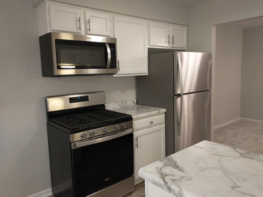 905 Surrey Drive - Photo 2