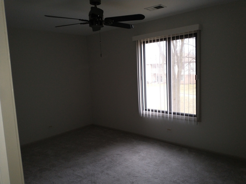 905 Surrey Drive - Photo 9