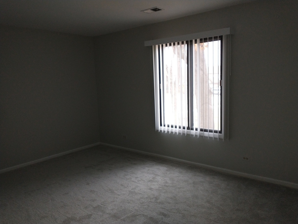 905 Surrey Drive - Photo 7