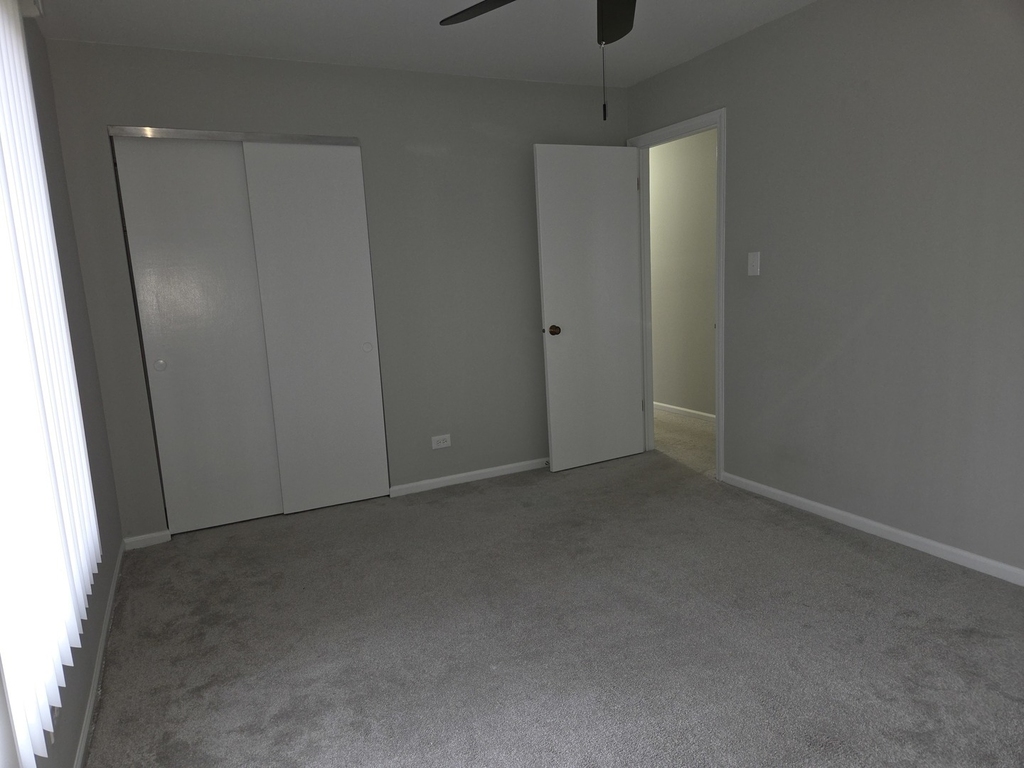905 Surrey Drive - Photo 14