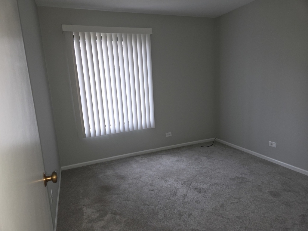 905 Surrey Drive - Photo 15