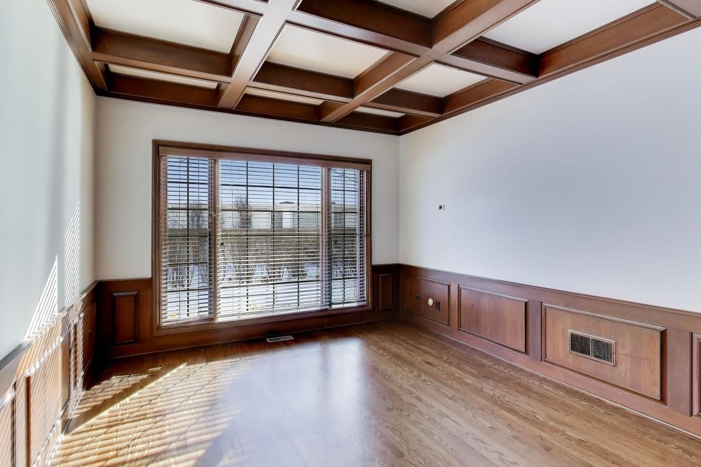 931 Coventry Drive - Photo 4