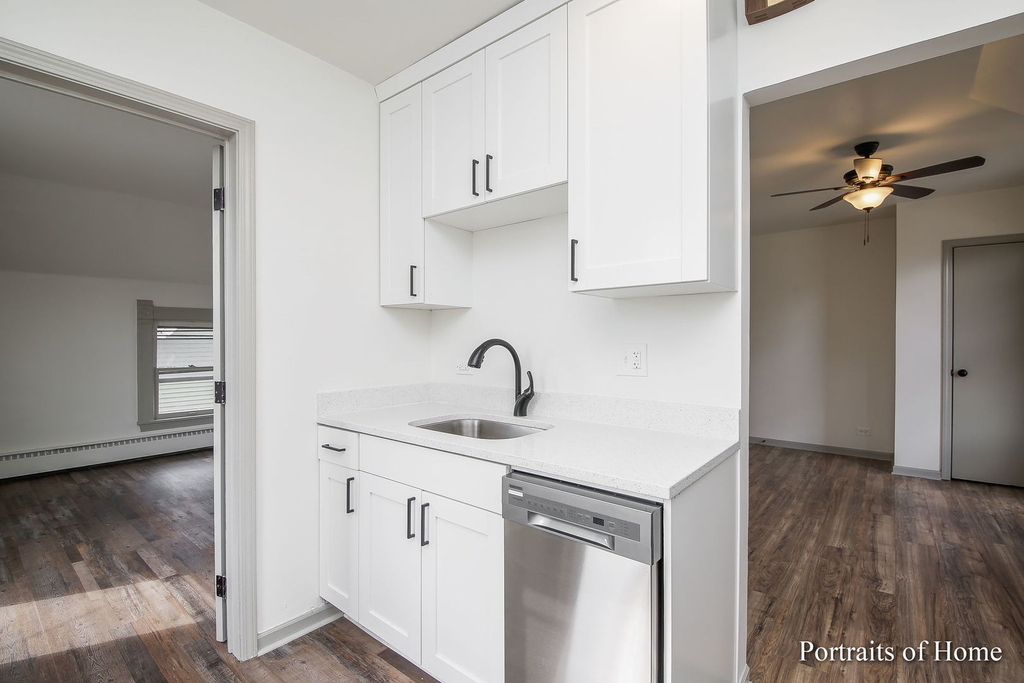 123 N West Street - Photo 3