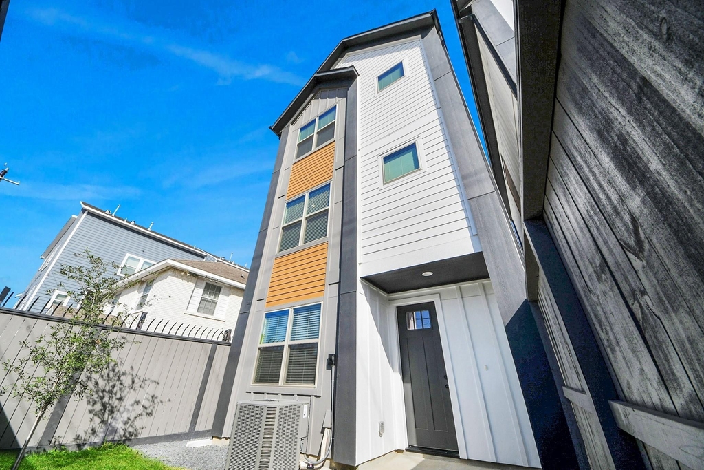 2524 Live Oak Street - Photo 1