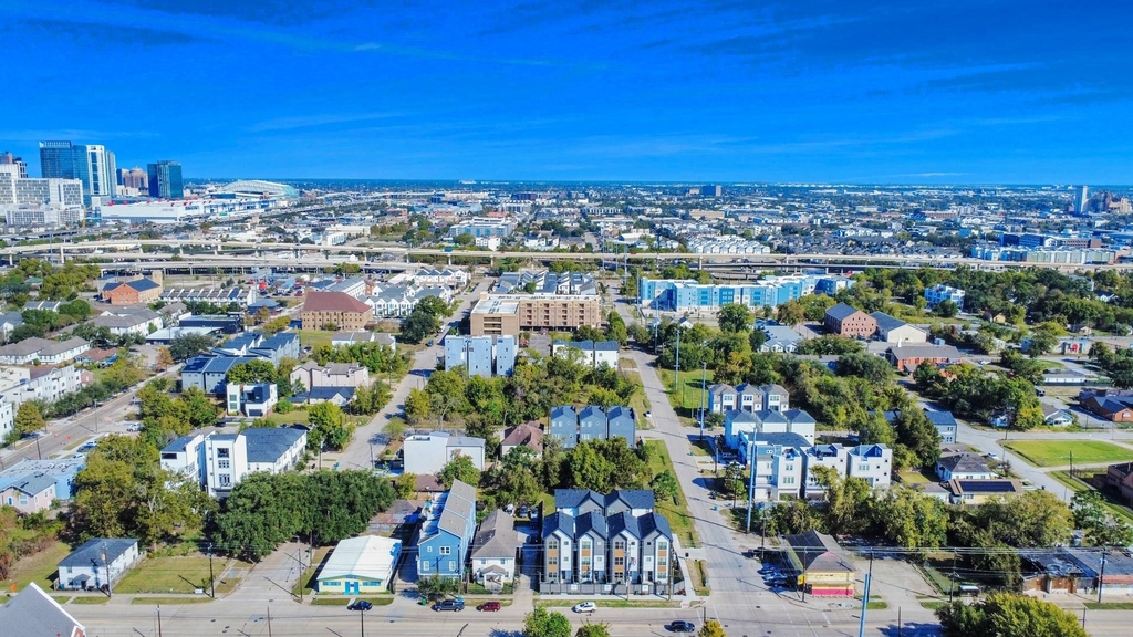 2524 Live Oak Street - Photo 2