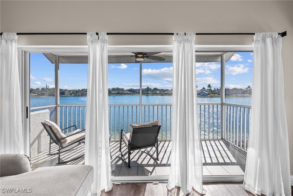 541 Windsor Square - Photo 9