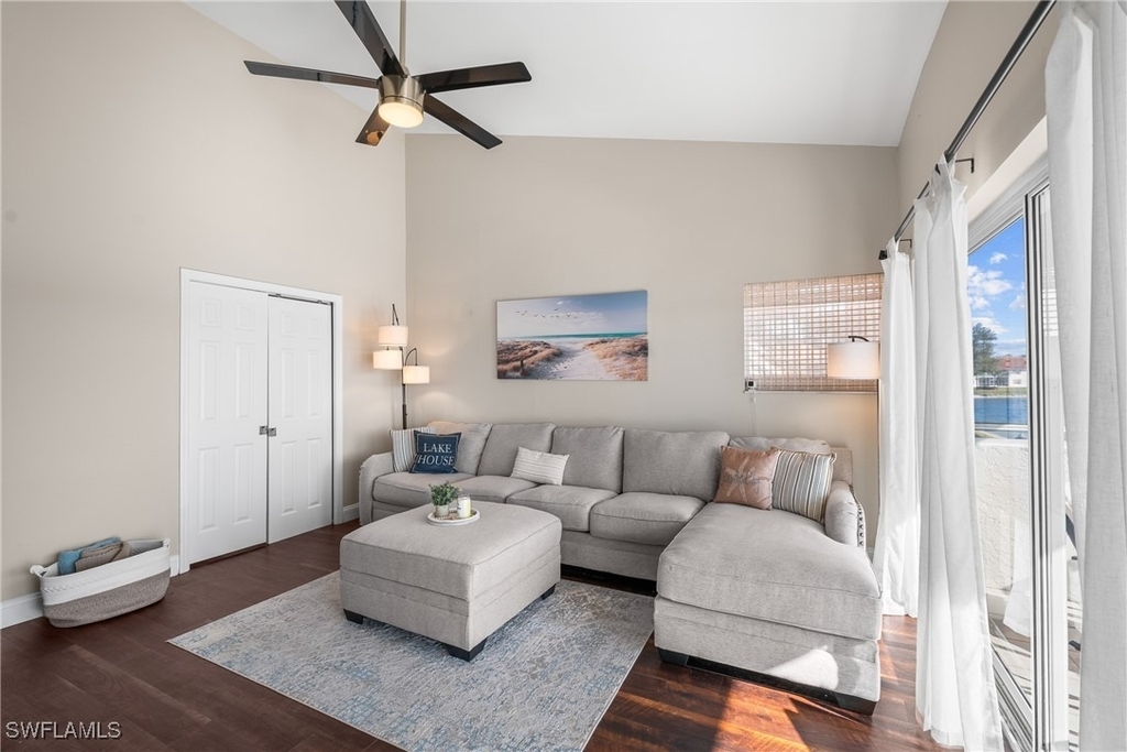 541 Windsor Square - Photo 11