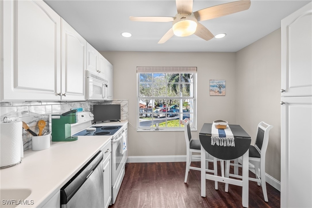 541 Windsor Square - Photo 6