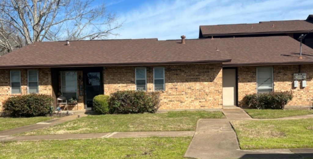 1510 E Loop 304 - Photo 8
