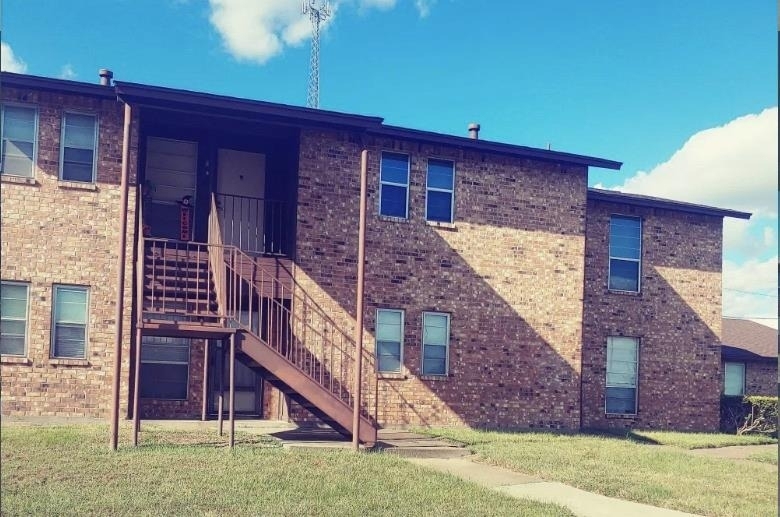 1510 E Loop 304 - Photo 2
