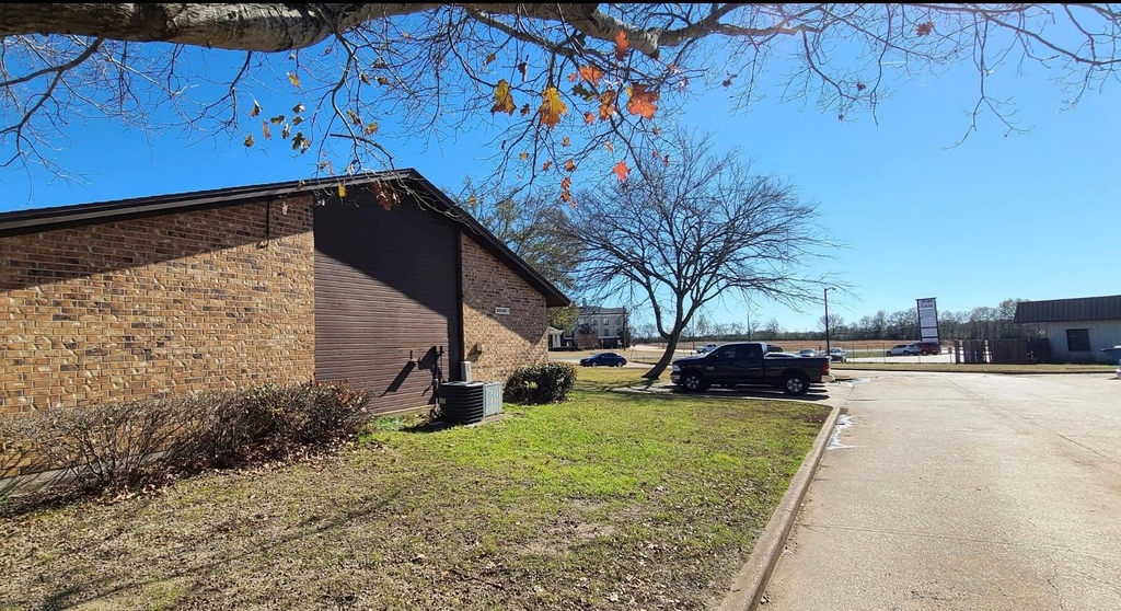 1510 E Loop 304 - Photo 6