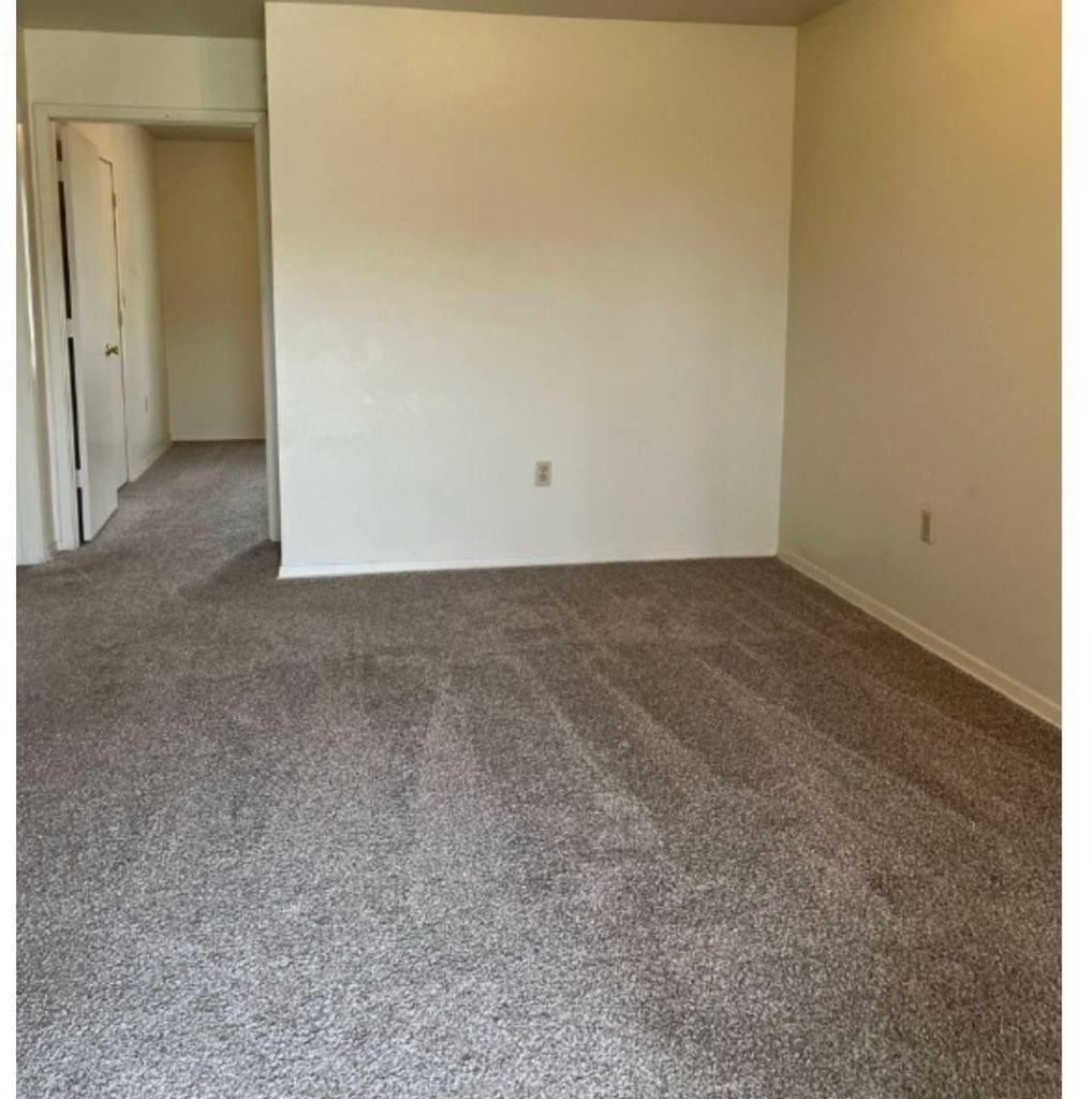 1510 E Loop 304 - Photo 13