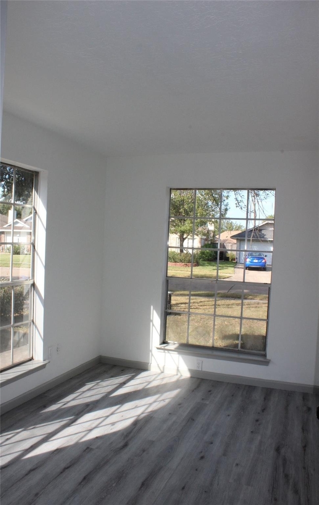 9211 Golden Meadow Drive - Photo 15