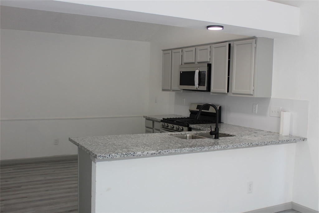9211 Golden Meadow Drive - Photo 7