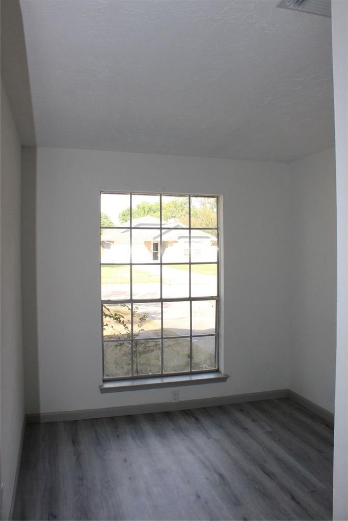 9211 Golden Meadow Drive - Photo 16