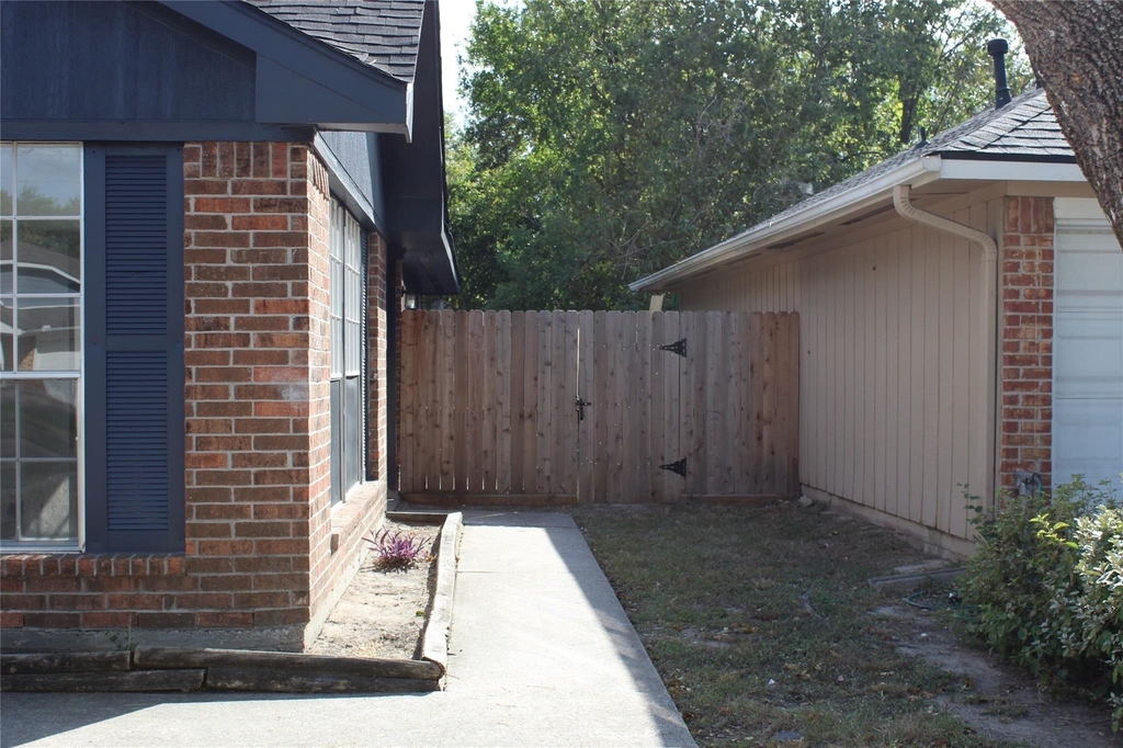 9211 Golden Meadow Drive - Photo 1