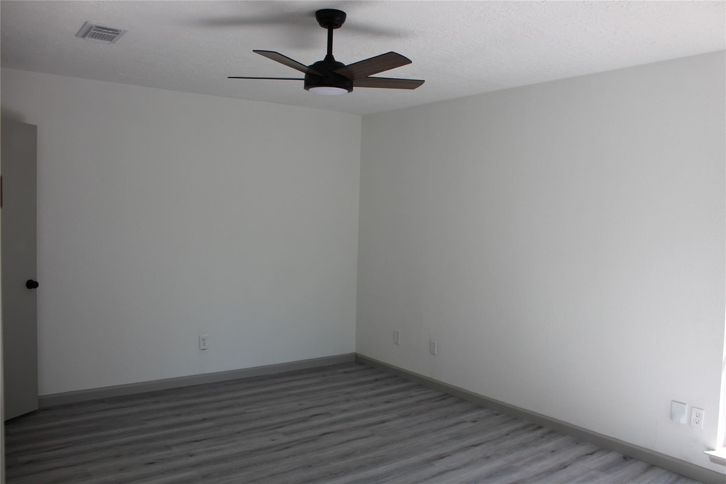 9211 Golden Meadow Drive - Photo 11