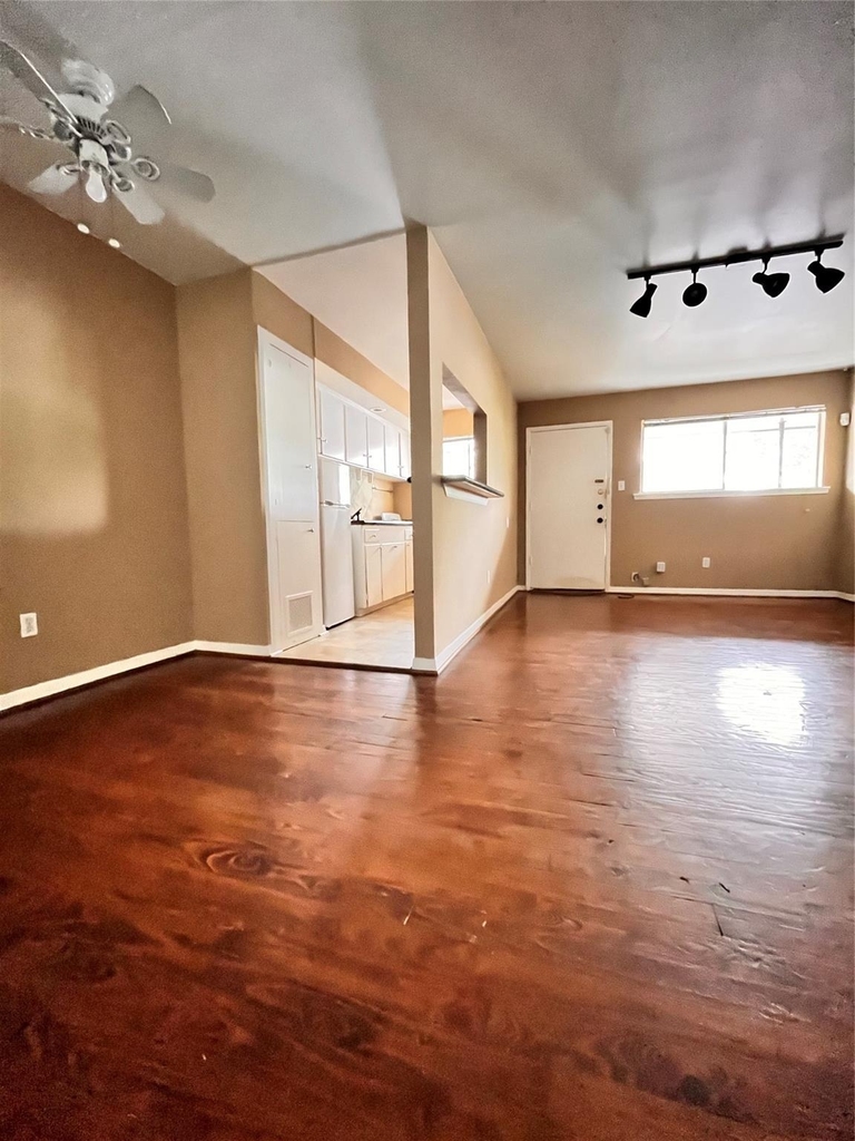 427 W 17th Street - Photo 2