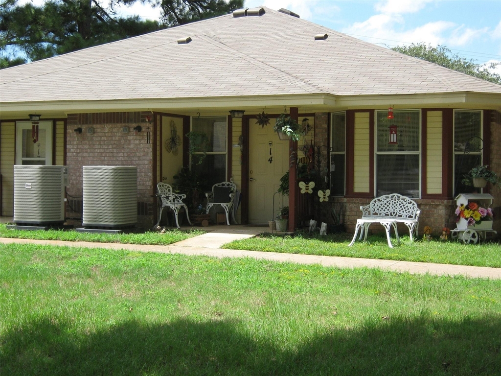 716 Gardner Dr - Photo 0