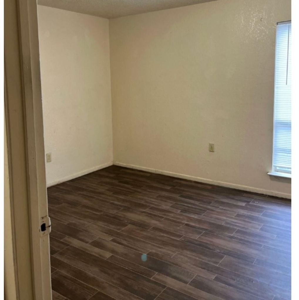 1201 Edmiston Drive - Photo 4