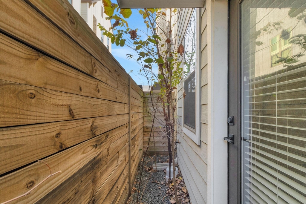1526 Chestnut Street - Photo 11