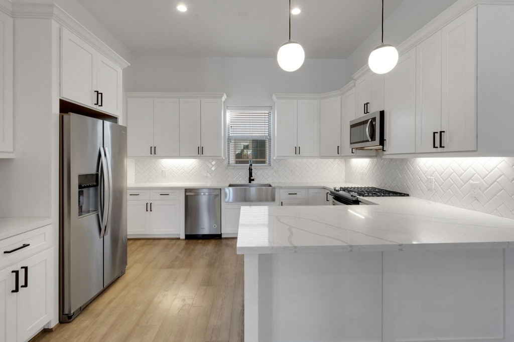 1526 Chestnut Street - Photo 1