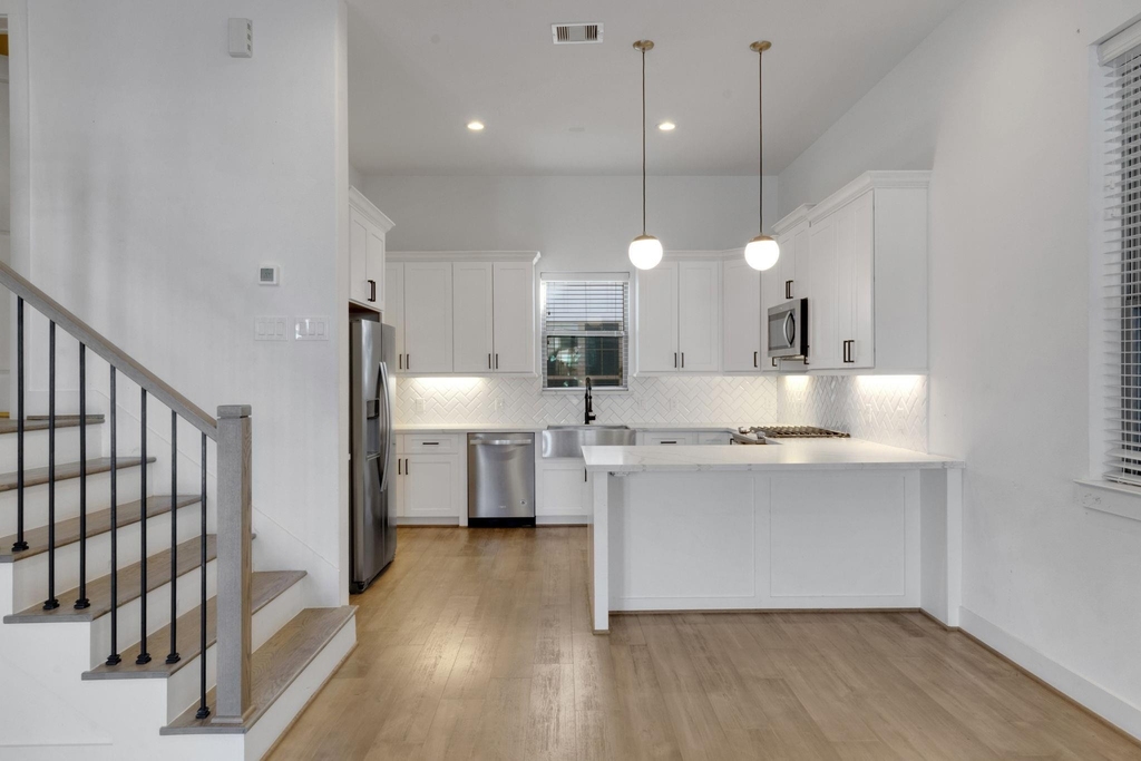 1526 Chestnut Street - Photo 0