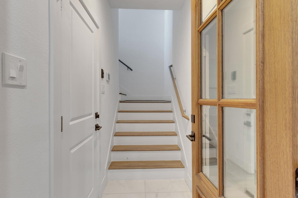 1526 Chestnut Street - Photo 3