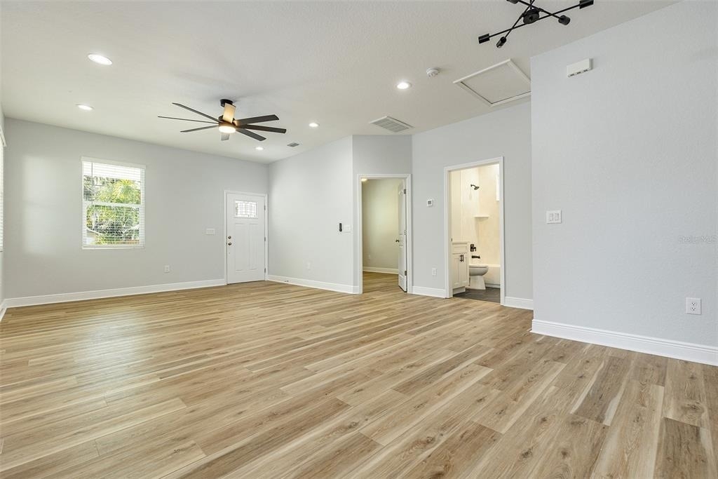 113 W Elm Street - Photo 6