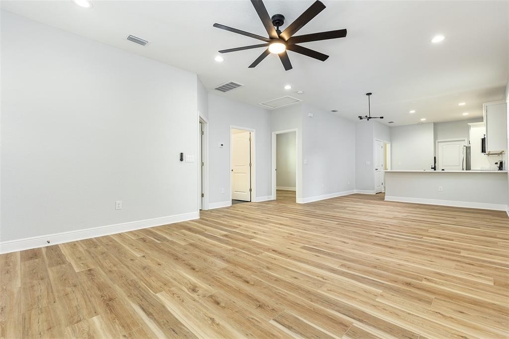 113 W Elm Street - Photo 3