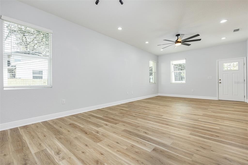 113 W Elm Street - Photo 5