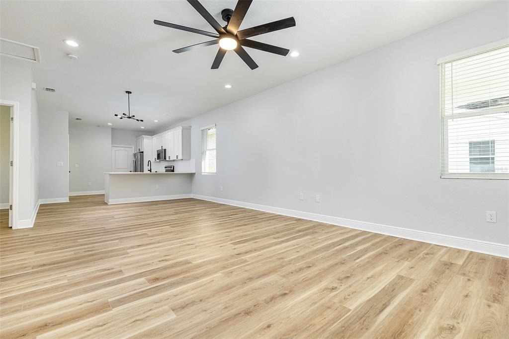 113 W Elm Street - Photo 4