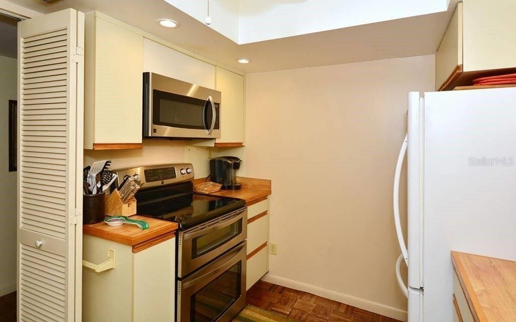 1055 W Peppertree Drive - Photo 5