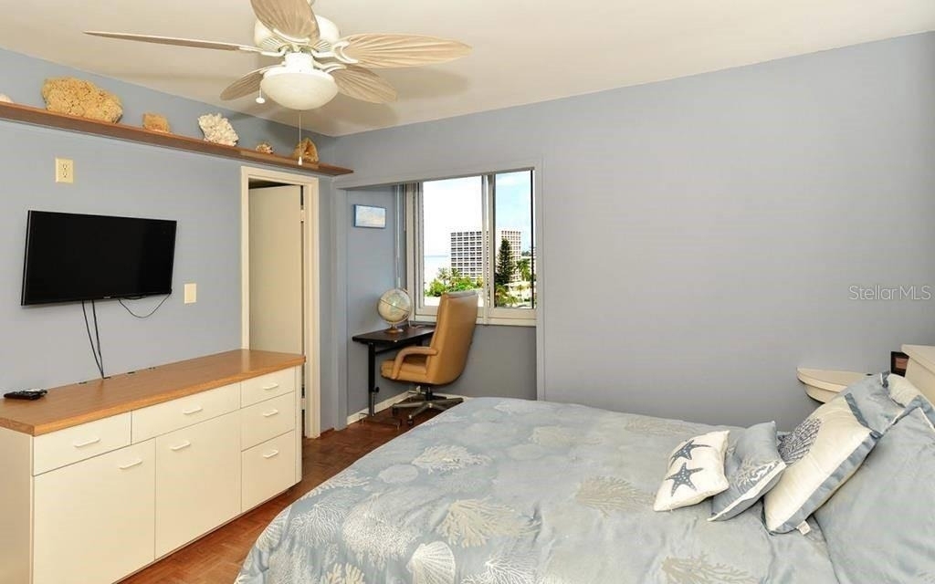 1055 W Peppertree Drive - Photo 3