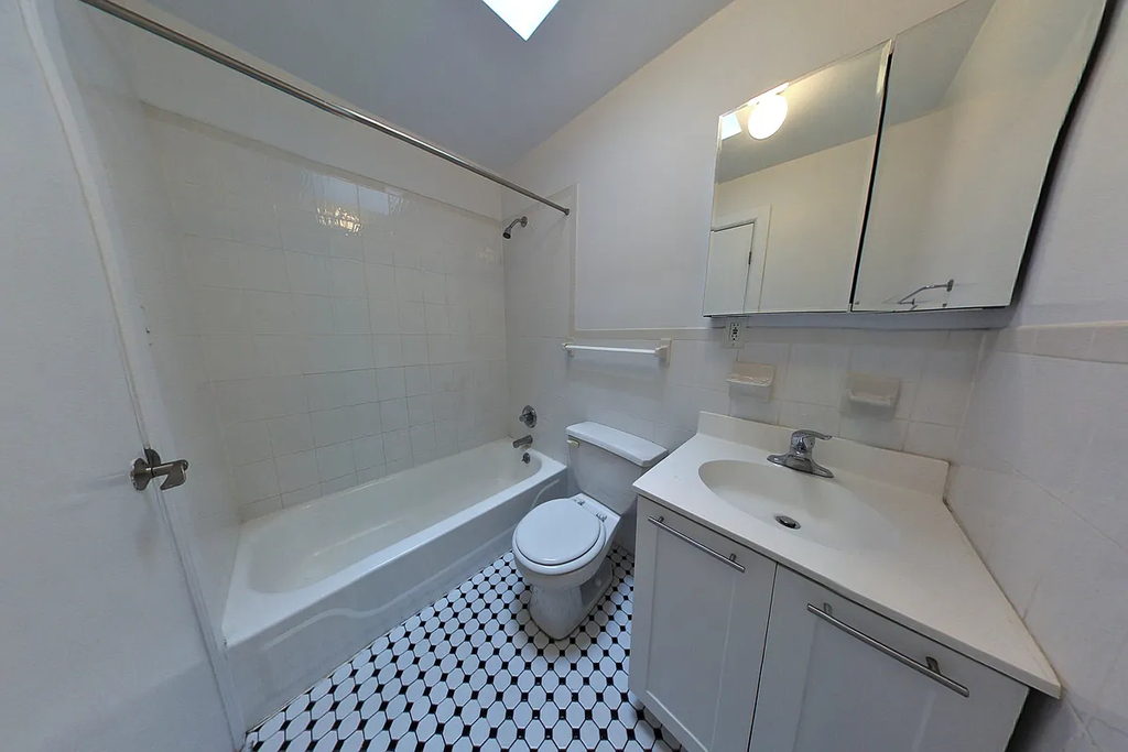 3rd Avenue - Photo 3