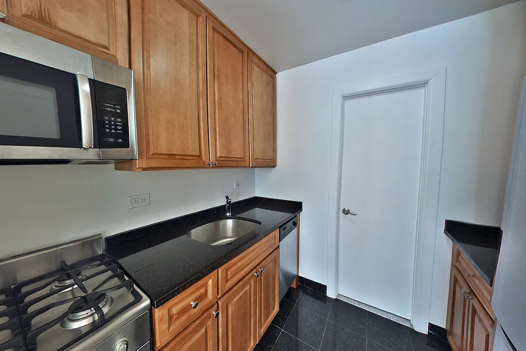 3rd Avenue - Photo 2