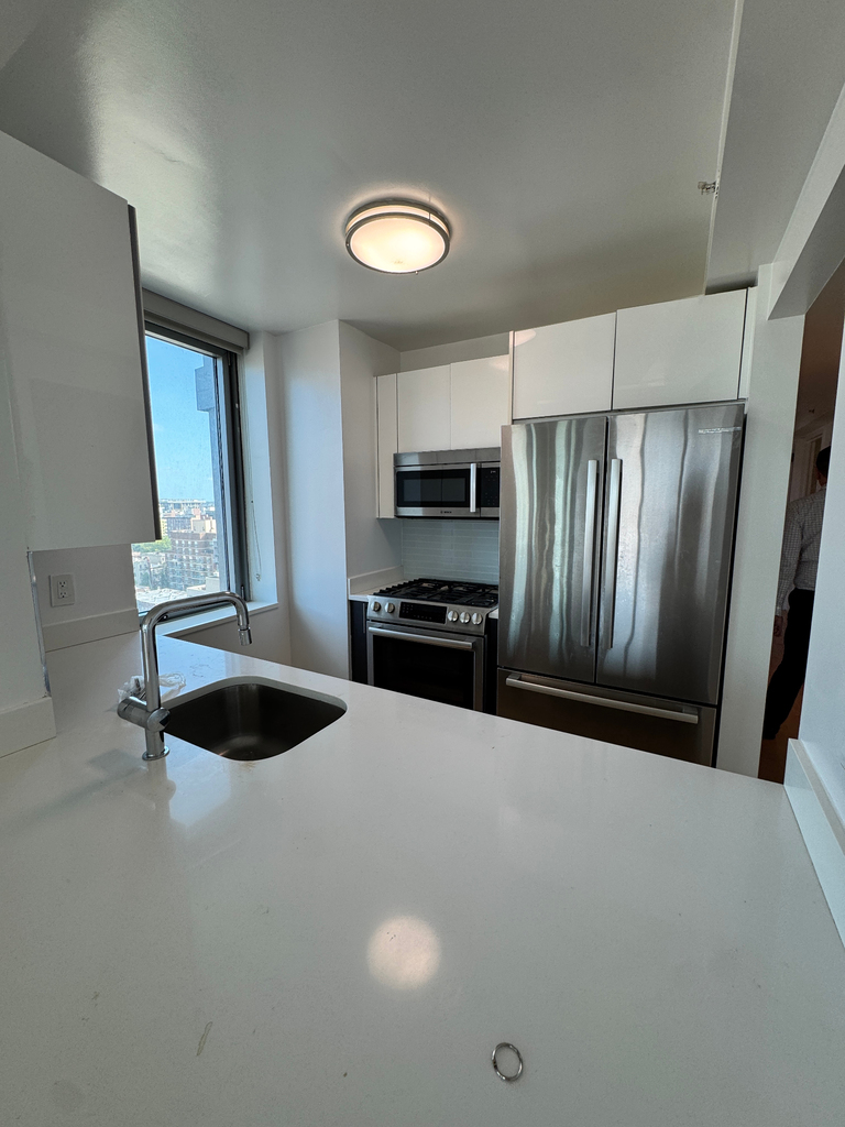 Center Boulevard - Photo 2