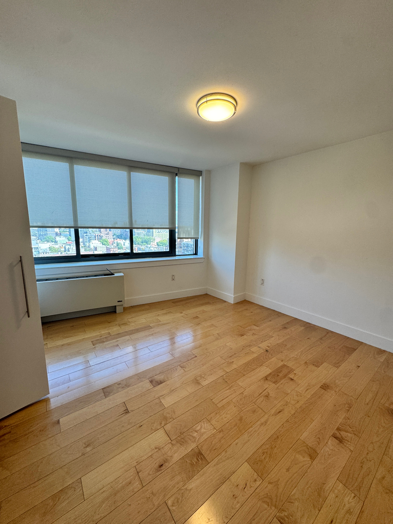Center Boulevard - Photo 4