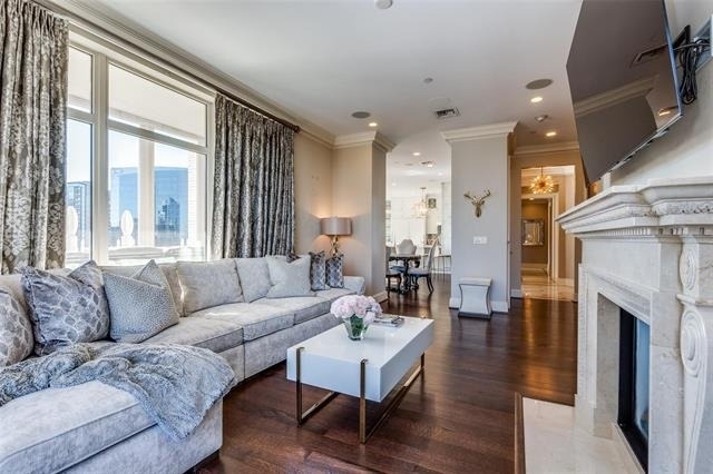 2555 N Pearl Street - Photo 1