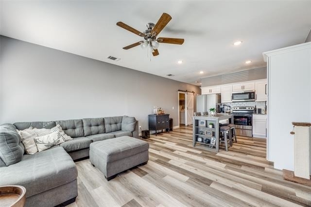 1429 E Odneal Street - Photo 2
