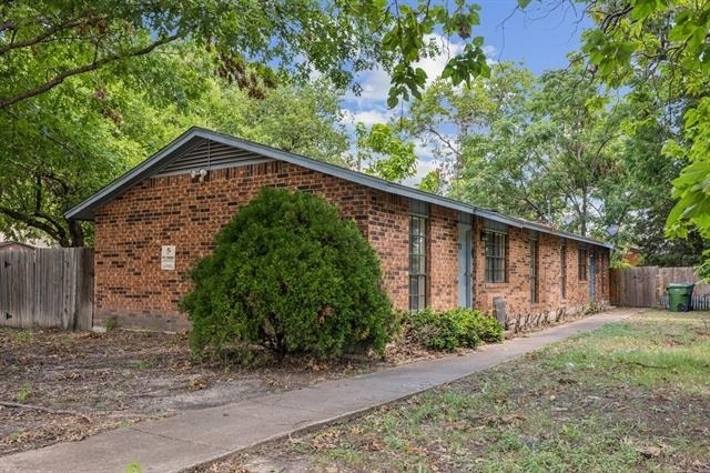 1821 Randolph Drive - Photo 3