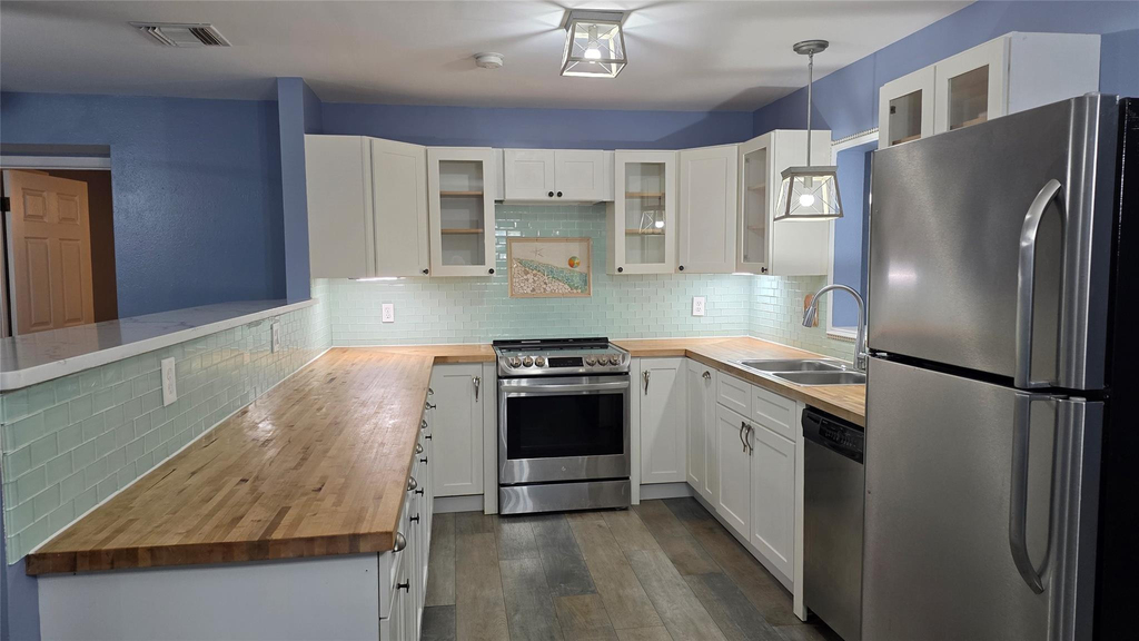 426 Tulip Drive - Photo 3