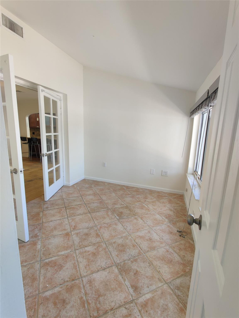 733 Ne 18th Avenue - Photo 6