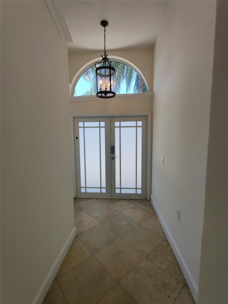 733 Ne 18th Avenue - Photo 2