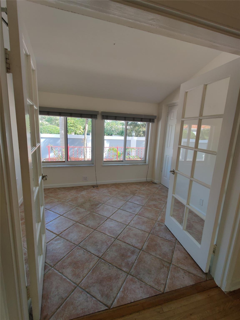 733 Ne 18th Avenue - Photo 4